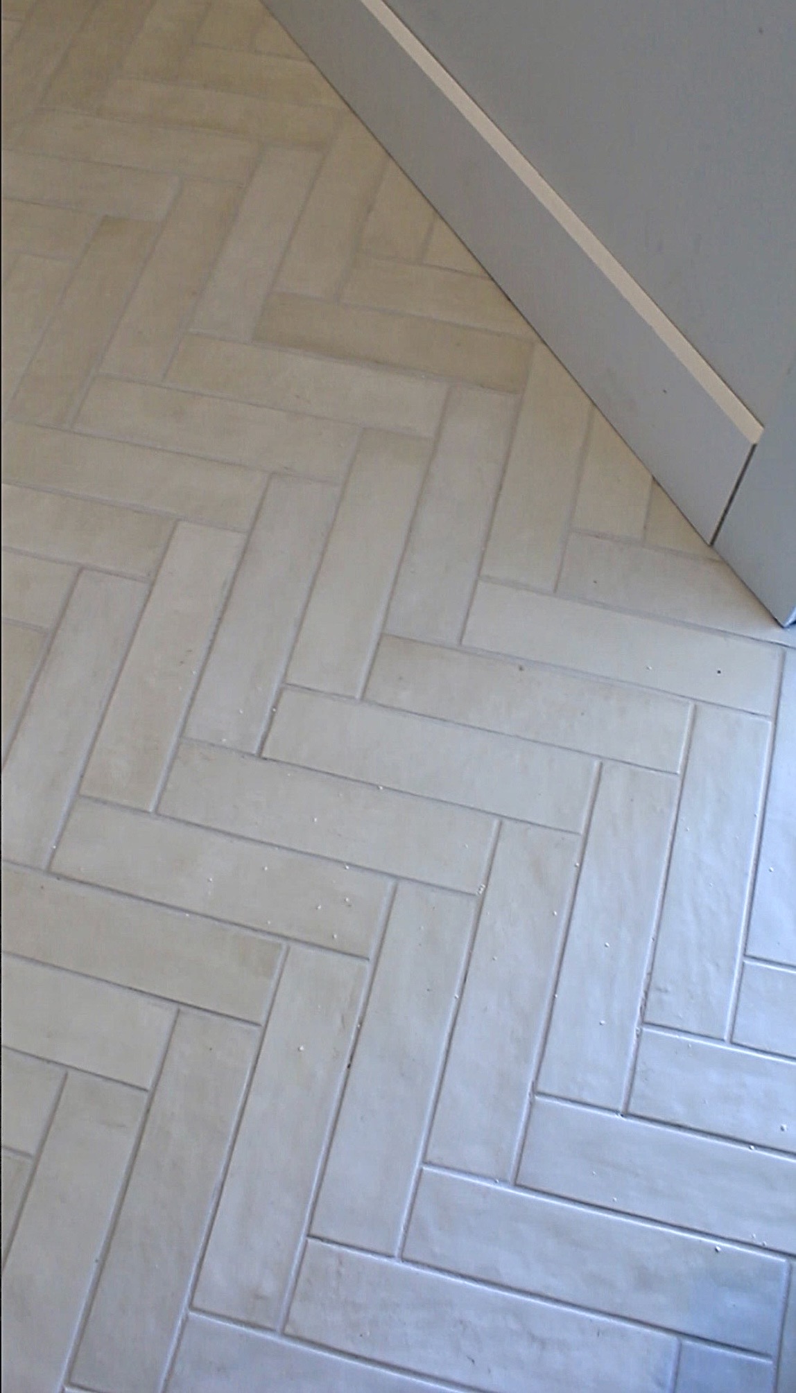 Bathroom floor tiling design