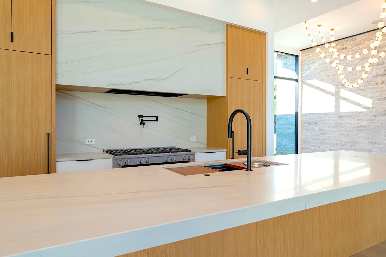 A Kitchen with quartz countertops - San Antonio offer